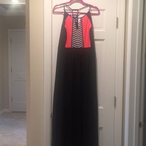 Maxi dress with unique back